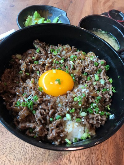 ข้าวหน้าเนื้อวากิว ไข่หวานนุ่ม