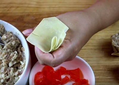 วิธีทำ ขนมจีบหมูสับไข่เค็ม วิธีทำ ขนมจีบหมูสับไข่เค็ม