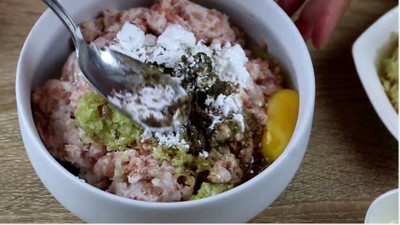 วิธีทำ ขนมจีบหมูสับไข่เค็ม วิธีทำ ขนมจีบหมูสับไข่เค็ม