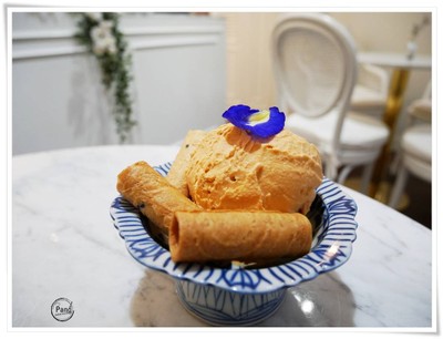 ไอศกรีมชาไทยทองม้วน