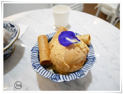 ไอศกรีมชาไทยทองม้วน