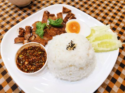 ข้าวหมูย่างจิ้มแจ่ว