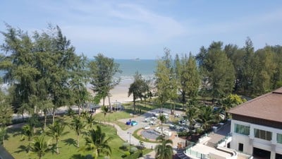 สระว่ายน้ำ/ชายหาด