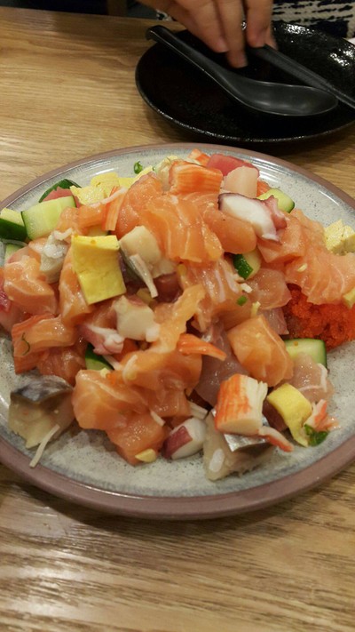 ข้าวหน้าปลาดิบรวมฟูจิ