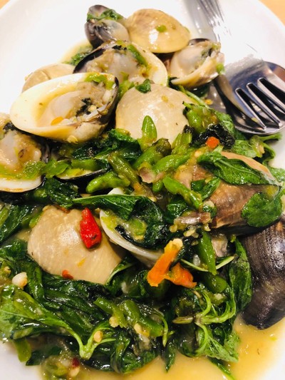 หอยตลับผัดโหรพา