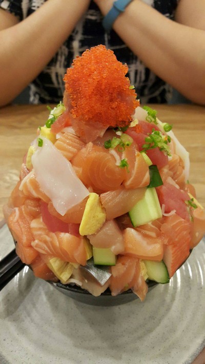 ข้าวหน้าปลาดิบรวมฟูจิ