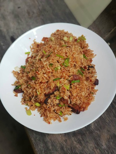 วิธีทำ ข้าวผัดน้ำพริกตาแดงใส่กุนเชียงทอดกรอบ