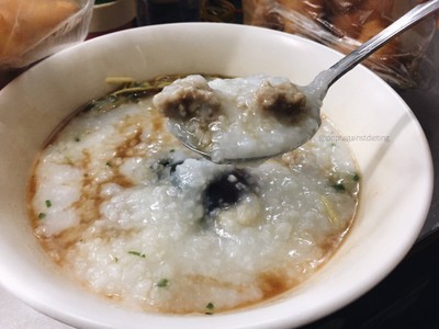 โจ๊กหมูใส่ไข่เยี่ยวม้า อร่อยสุดยอด