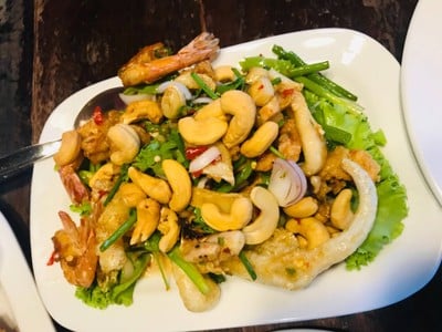 ยำคุณจิต Khun Jit Spicy Salad