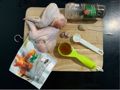วิธีทำ ปีกไก่หมักน้ำมันงาชุบแป้งทอด วิธีทำ ปีกไก่หมักน้ำมันงาชุบแป้งทอด