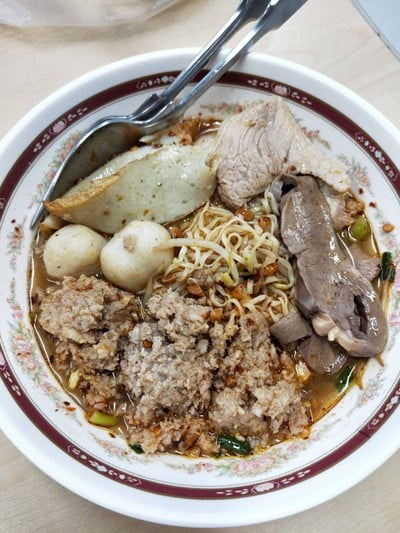 รุ่งเรือง (ตั๋ง) ก๋วยเตี๋ยวหมู สุขุมวิท26 เจ้าเก่า สุขุมวิท 26