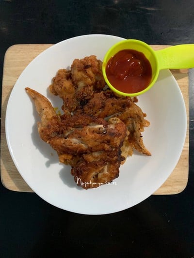 วิธีทำ ปีกไก่หมักน้ำมันงาชุบแป้งทอด วิธีทำ ปีกไก่หมักน้ำมันงาชุบแป้งทอด