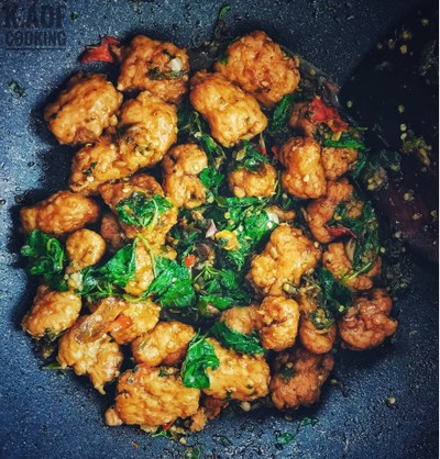 กะเพราหมูเด้ง