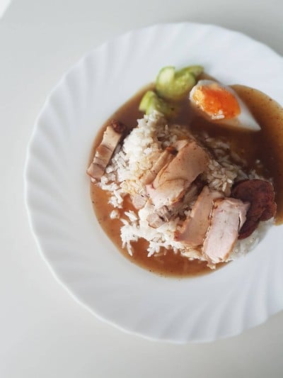 ข้าวหมูแดงซอกตึกสามย่าน เชลล์ชวนชิม