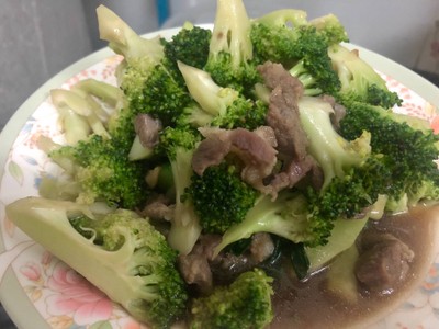 วิธีทำ หมูหมักผัดบร็อคโคลี่ วิธีทำ หมูหมักผัดบร็อคโคลี่