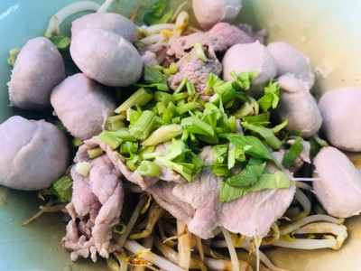 รสเยี่ยม ก๋วยเตี๋ยวลูกชิ้นเนื้อวัว โชคชัย4 รสเยี่ยม ก๋วยเตี๋ยวลูกชิ้นเนื้อวัว โชคชัย4