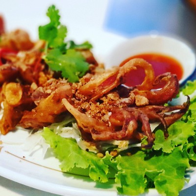 ปลาหมึกทอดกระเทียม