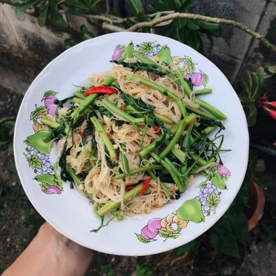 หมี่ผัดกระเฉด 🍜 สุดแซ่บ 🌶 ปรุงน้อย อร่อยหนัก