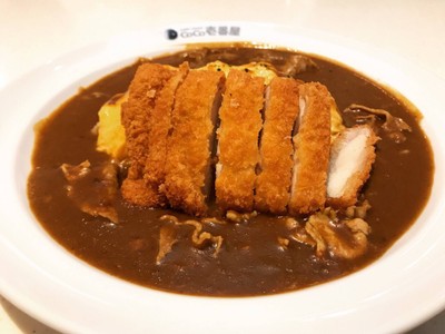 ข้าวแกงกะหรี่หมูชุบแป้งทอด