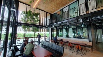 the hub cafe & co-working space