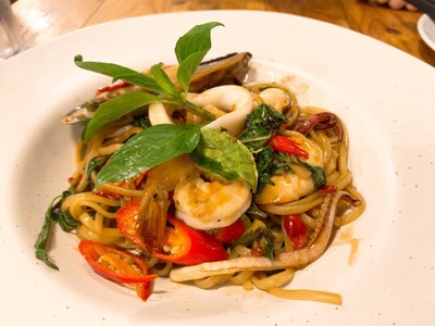 อาหาร หรือ เครื่องดื่ม