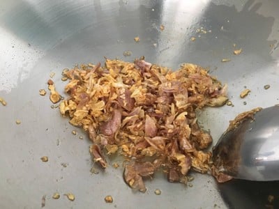 วิธีทำ สันนอกหมูทอดกระเทียมพริกไทย