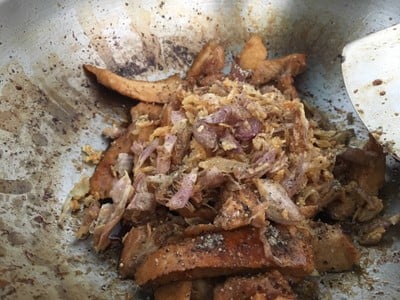 วิธีทำ สันนอกหมูทอดกระเทียมพริกไทย