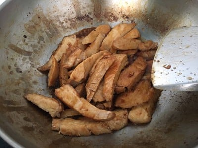 วิธีทำ สันนอกหมูทอดกระเทียมพริกไทย