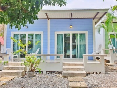 ชาร์ลีส์ บังกะโลส์