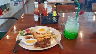 อาหาร หรือ เครื่องดื่ม