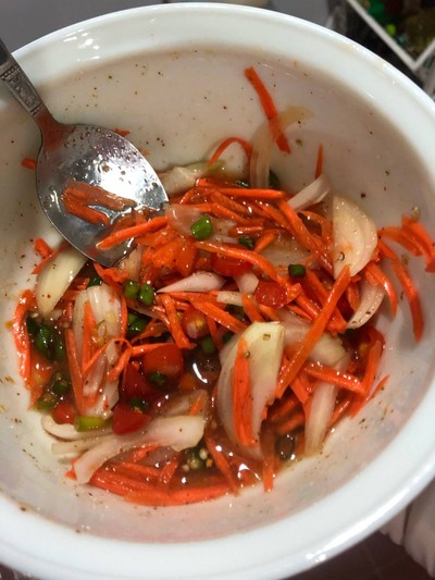 วิธีทำ เด่วนี้ยำน่ากินกันหนัก แม่จับไก่ทอดมายำสะเลย🐔🐔 วิธีทำ เด่วนี้ยำน่ากินกันหนัก แม่จับไก่ทอดมายำสะเลย🐔🐔