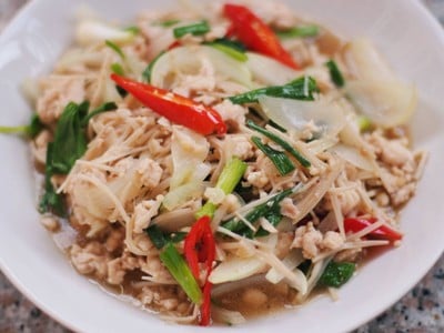 ผัดเห็ดเข็มทอง ผัดเห็ดเข็มทอง