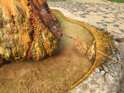 บ่อน้ำร้อนแม่กาษา