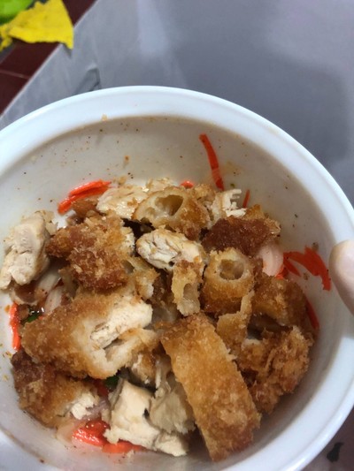 วิธีทำ เด่วนี้ยำน่ากินกันหนัก แม่จับไก่ทอดมายำสะเลย🐔🐔 วิธีทำ เด่วนี้ยำน่ากินกันหนัก แม่จับไก่ทอดมายำสะเลย🐔🐔