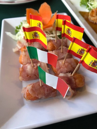 ไส้กรอกพันเบคอน