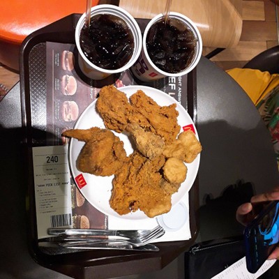 อาหาร หรือ เครื่องดื่ม