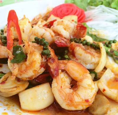 กุ้งผัดพริกแกง