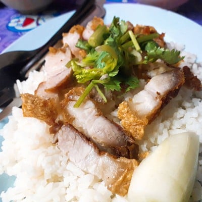 ข้าวหมูกรอบ