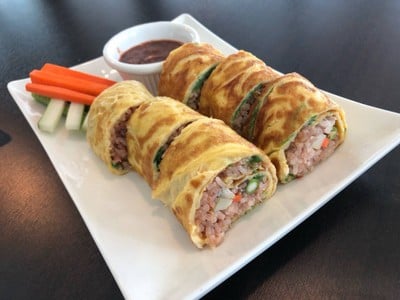ซูชิโรลข้าวคลุกกะปิปลาทู