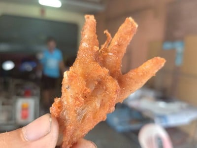 เจมส์ ไก่ทอดสมุนไพร (James Fried Chicken with Thai Herb) เจมส์ ไก่ทอดสมุนไพร (James Fried Chicken with Thai Herb)