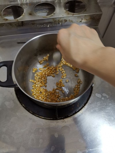 วิธีทำ ป๊อปคอร์นกรุบๆ วิธีทำ ป๊อปคอร์นกรุบๆ