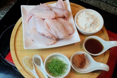 วิธีทำ ปีกไก่ทอดพริกแกง วิธีทำ ปีกไก่ทอดพริกแกง