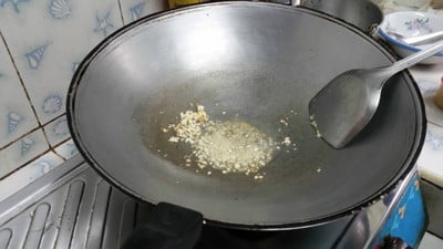 วิธีทำ บวบผัดไข่ใส่กุ้งแห้ง