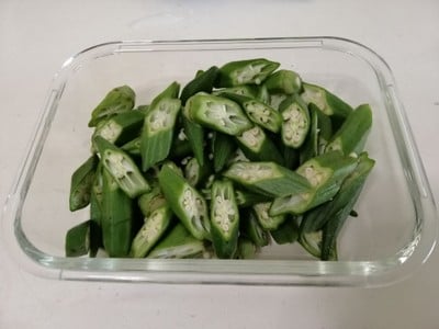 วิธีทำ ผัดหมูใส่กระเจี๊ยบ​เขียว