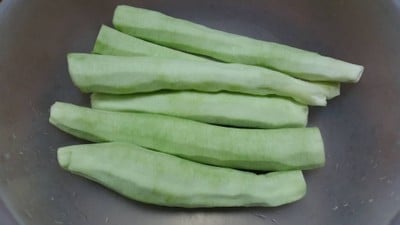 วิธีทำ บวบผัดไข่ใส่กุ้งแห้ง