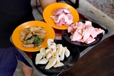 เฟิร์สหมูกระทะ แจ่วฮ้อน เฟิร์สหมูกระทะ แจ่วฮ้อน