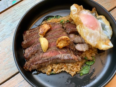ข้าวกะเพราเนื้อไข่ดาว
