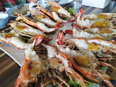 เมนูของร้าน เรือนไทยกุ้งเผา วัดเชิงเลน