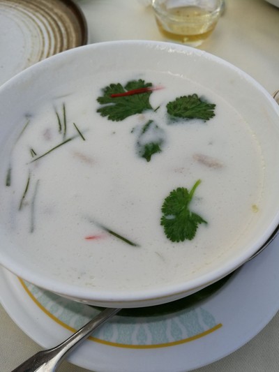 ต้มข่าไก่