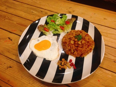 วิธีทำ ข้าวผัดน้ำพริกกากหมูไข่ดาว
